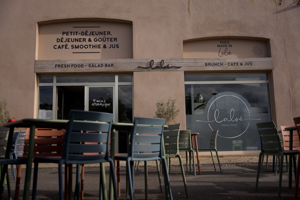 Façade de L'Aloé, bar à salade à Montauroux